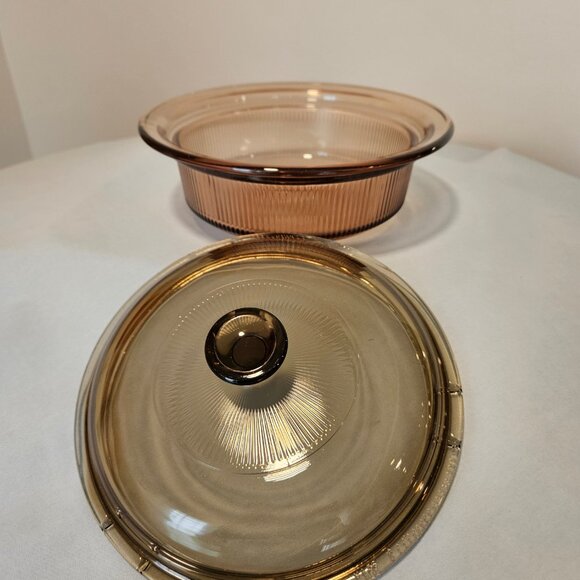 Vintage Corning Ware Amber Vision Casserole with Lid, 750 ml - Picture 2 of 3